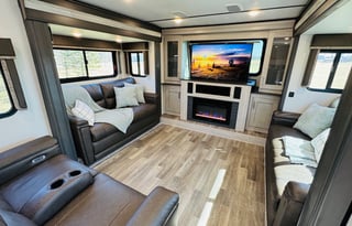 The Cabana Montana - 2021 Montana HC 377FL