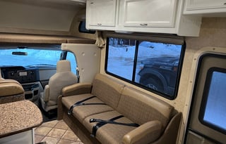 "Lucy" 2014 Thor Motor Coach Four Winds 26A