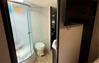 Luxury Black Label RV Sleeps 9 - Outdoor Kitchen