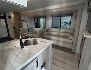 EAST TO WEST Della Terra 323QB