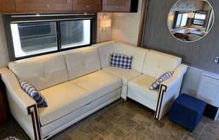 Fully Loaded Winnebago Tour bus 40'