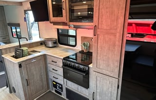 Meet Your Adventure RV –Surveyor Legend 276BHLE