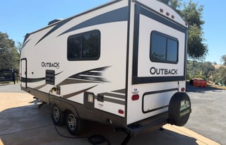 Spacious Clean 23' Outback Trailer w/slideout Bed