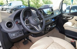 LUXURY 10 passengers VAN w TV, Kitchenette, Toilet