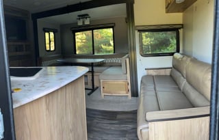 Family-Friendly Bunkhouse Camper Sleeps 10