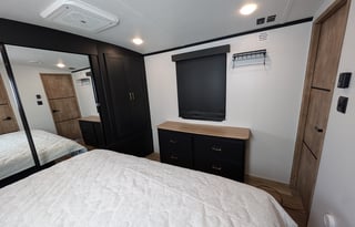 Outback: Chef's kitchen, King bed, 3 slides, Solar