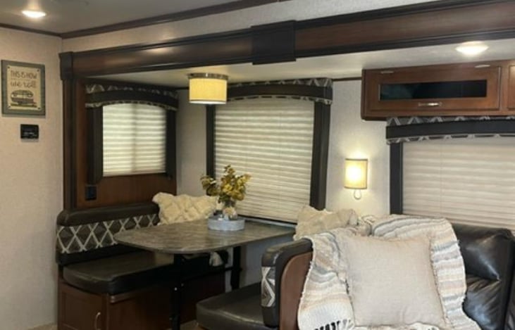 dinette area also turns into a kid size bed