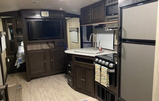 2018 Ultra Lite Shadow Cruiser 280QBS