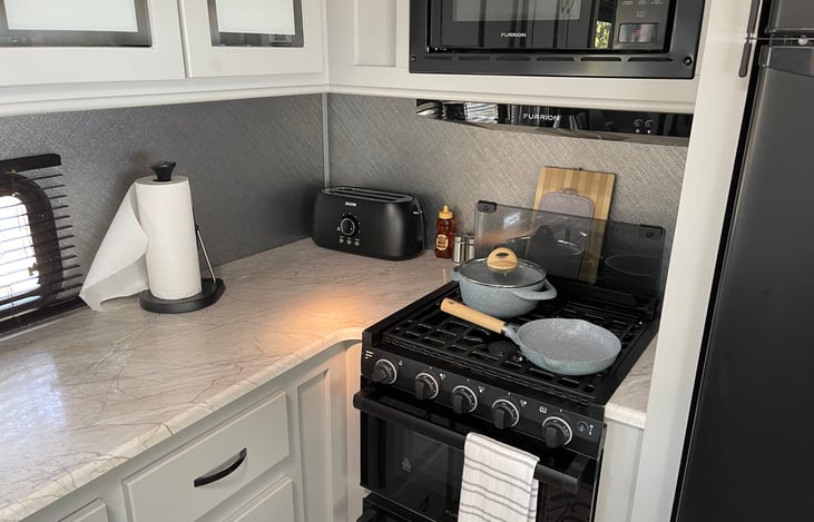 Toaster, cooking pans and paper towels included.