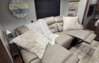 ♣Full size BUNKS♣Sleeps 6♣Private Queen master♣