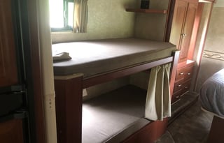 2014 Winnebago chalet 31JR Bunk house #10