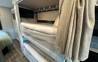 Modern Farmhouse Bunkhouse Motorhome 2022 Alante