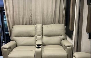 2021 Montana RV – Optional Truck Rental Available!