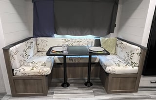 Catchin’ a Break – 2025 Jayco 287BHS