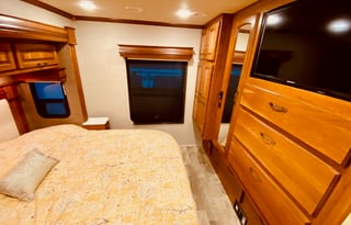 C17:Luxury SuperC Diesel-3Slide-10 SLEEPER