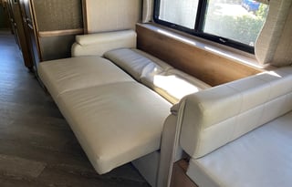 Amazing Couples Getaway w/Washer & Dryer