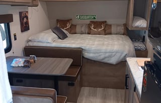 2025 20' Bunkhouse with Front RV Queen Bed, Cute!