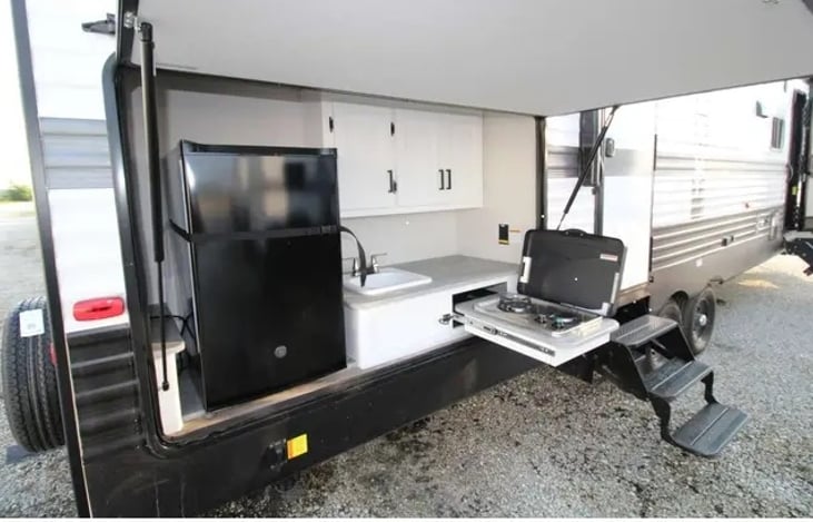 Convenient Outdoor Kitchen