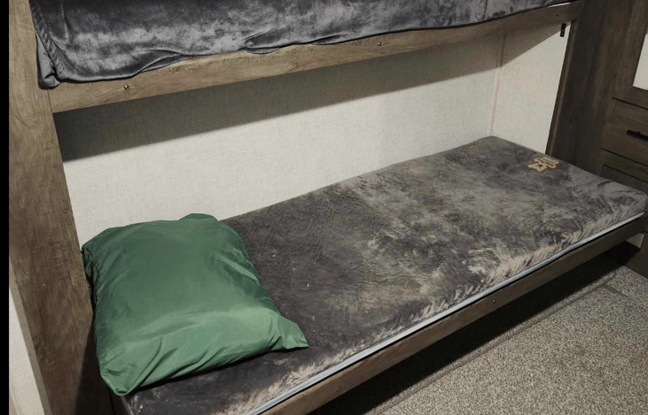 Other side of bunkhouse also has 2 twin bunks.