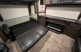 43’ Luxurious & Spacious 5th Wheel