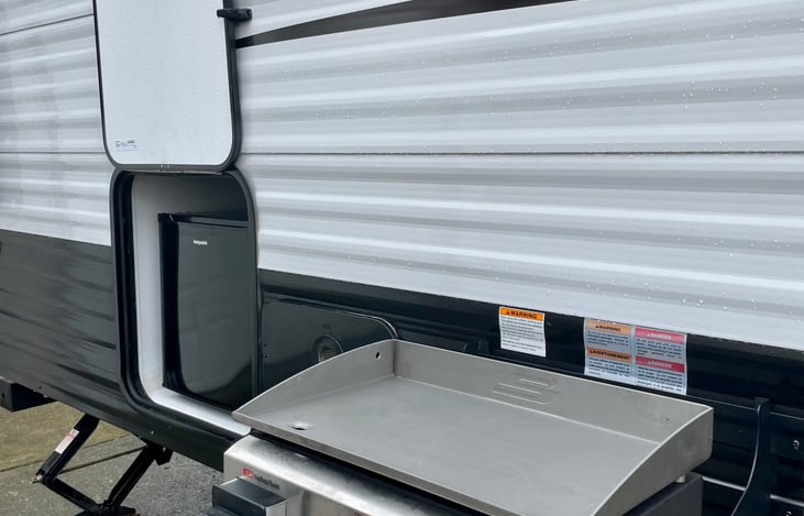 Outdoor attachable griddle & outside refrigerator