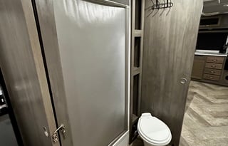 The Perfect Couples Getaway–King Bed + Cozy Vibes