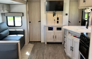 Adventure-Ready! 2023 Shadow Cruiser 280QBS
