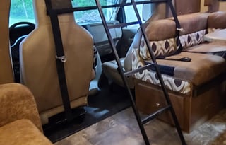 2015 Coachmen RV Leprechaun 317SA Ford 450