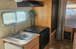 Easy Handling, Epic Adventures! 21 FT Motorhome