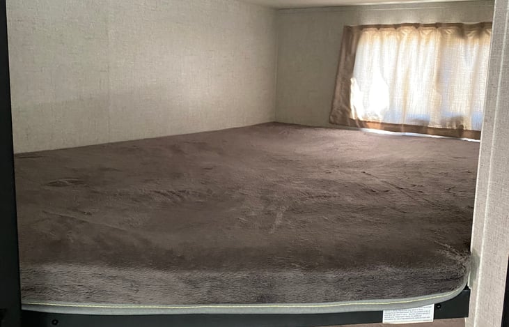 Upper bunk bed with outlets