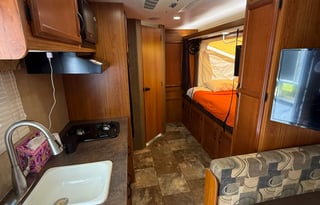 2018 Starcraft Hybrid Camper Sleeps 6