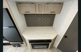 Beautiful forest river, sleeps 10!