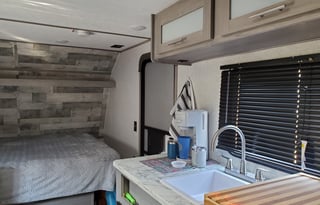Cozy camper 2022 Dutchmen RV Coleman 17B