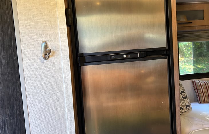 Good sized refrigerator and freezer