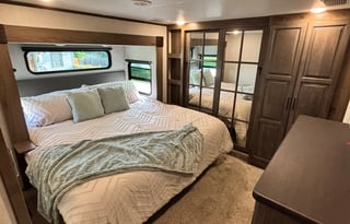 Stocked 5th Wheel | King Bed & Generator Included