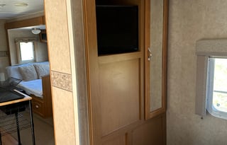 Large Camper - Vacation Ready/Full of Amenities