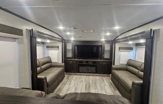 2022 Shasta RVs Phoenix 334FL