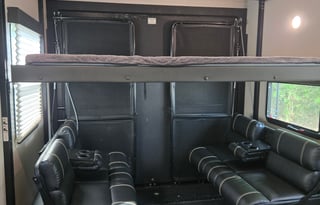 Toy Hauler 1.5 Bath 2021Grand Design Momentum 29G