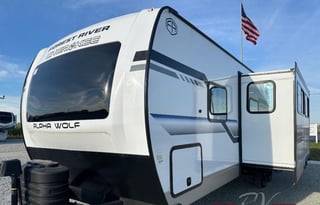 2025 Alpha Wolf Bunkhouse | Sleeps 10 | Delivery