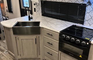 Spotless!  2022  RV Coleman Lantern Series 263BH