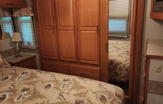 2005 Winnebago Journey 36M