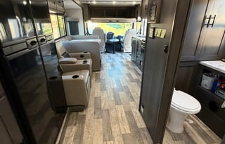 Fully Stocked Family & Pet Friendly Class A RV