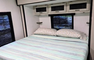 Tallahassee RV Rental | King Bed | Delivery  Setup
