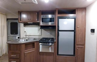 Fireside RV's Heartland Prowler Lynx 31LX LMI1164