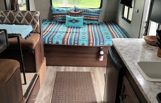 2018 Jay Flight - Queen bed 10” Serta Memory Foam