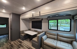 Spacious RV for 8 | Bunkhouse + 1.5 Baths