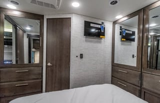 Erick Esteem 2025 sleeps 6,KING BED, Outside tv