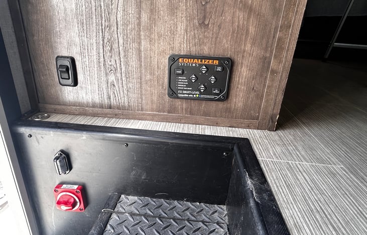 EQ auto level control unit