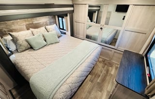 The Cabana Montana - 2021 Montana HC 377FL