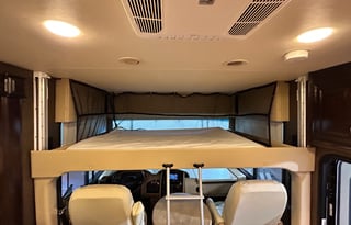 #14_40 ft Motorhome w/ bunks & 1.5 baths